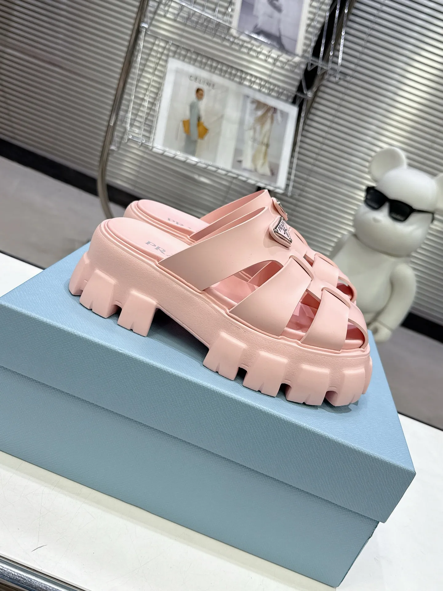 👟👟Ex-factory price 440👟👟 2025 exclusive version super popular🎊🎊🎊prada Prada triangular buckle serrated Roman thick-soled rubber foam ultra-light sandals are retro, fashionable and avant-garde, the upper perfectly restores the original craftsmanship, making the whole pair of shoes light and comfortable, full of holiday feel, bright colors💐💐💐💐 A variety of choices to satisfy fashionable people of different styles! The iconic metal triangle logo is paired with the shape of ancient beach sandals. Every design element is fashionable! Code number 35-40​